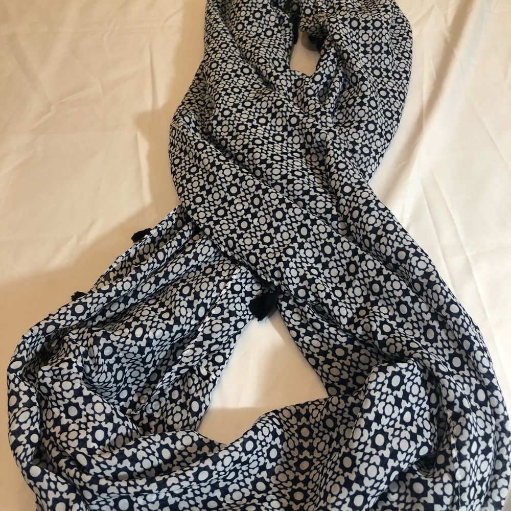 Infinity Navy and White Scarf